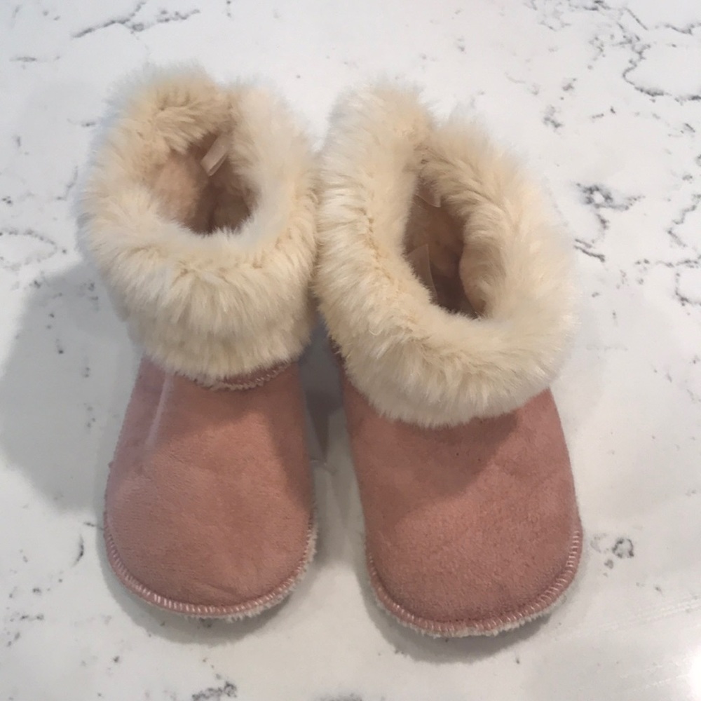 H & M super cozy slippers